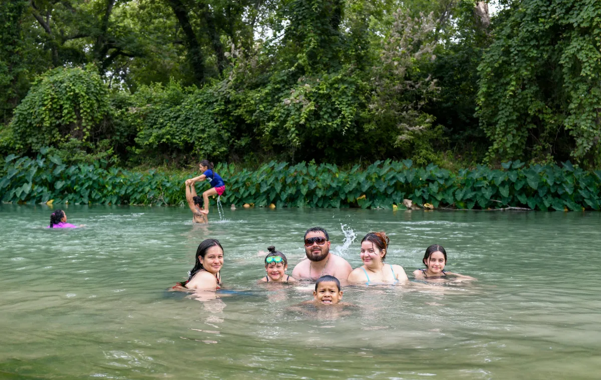 booking-sidebar-family-swim.webp