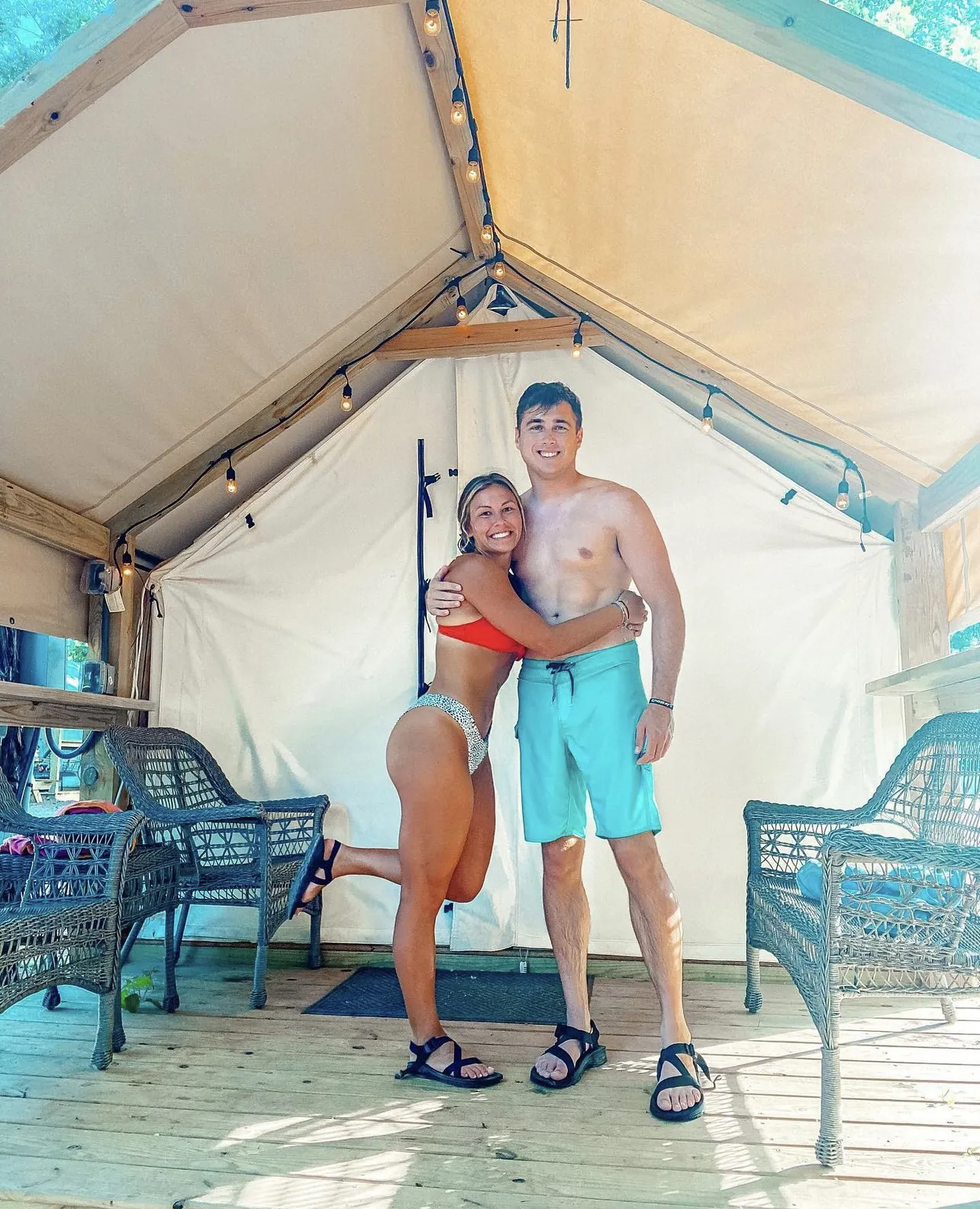 gallery-couple-glamping.webp