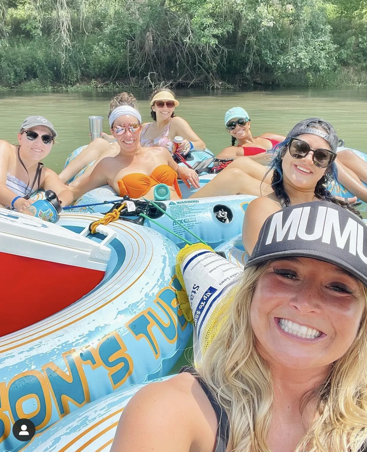 gallery-girlfriends-tubing.webp