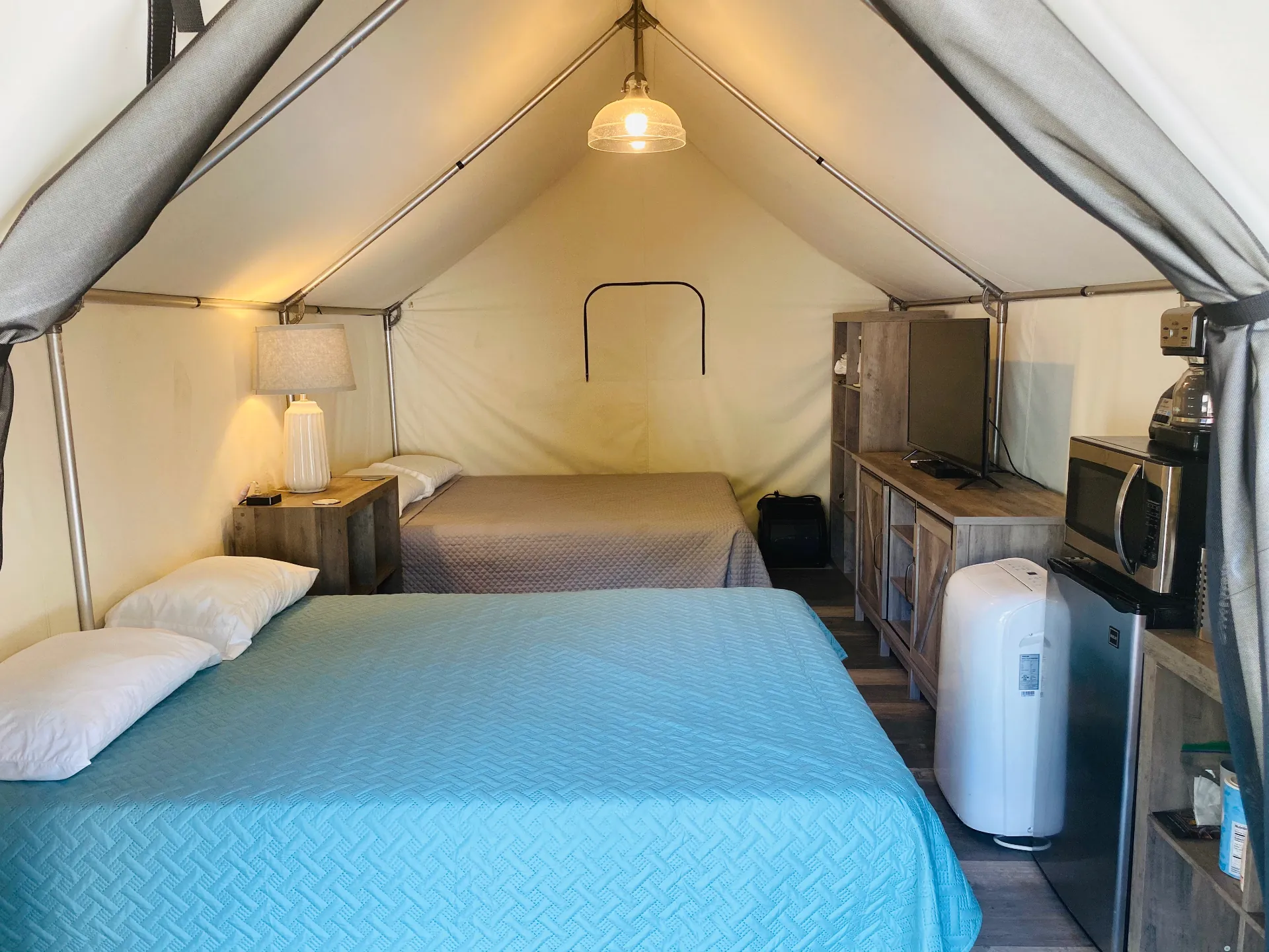 gallery-glamping-blue.webp
