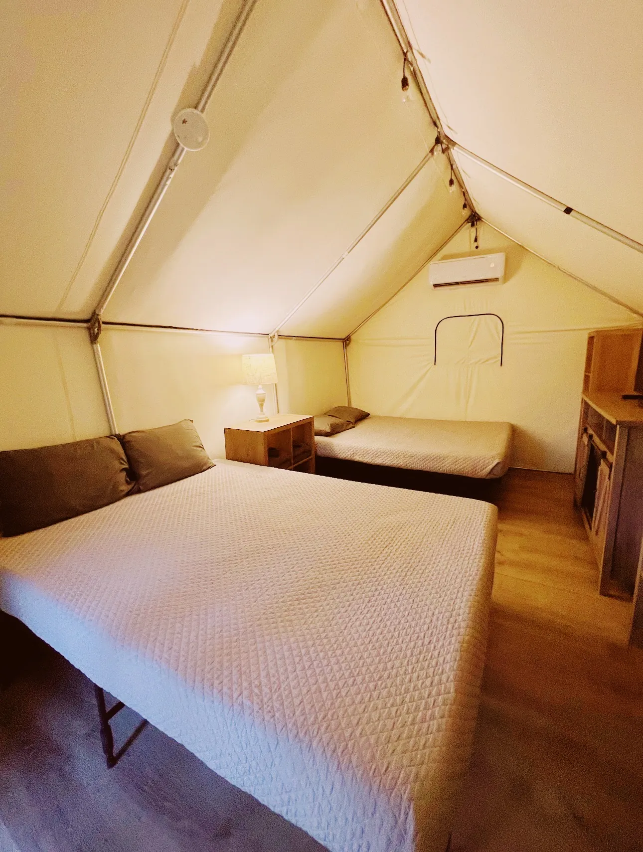 gallery-glamping-interior.webp