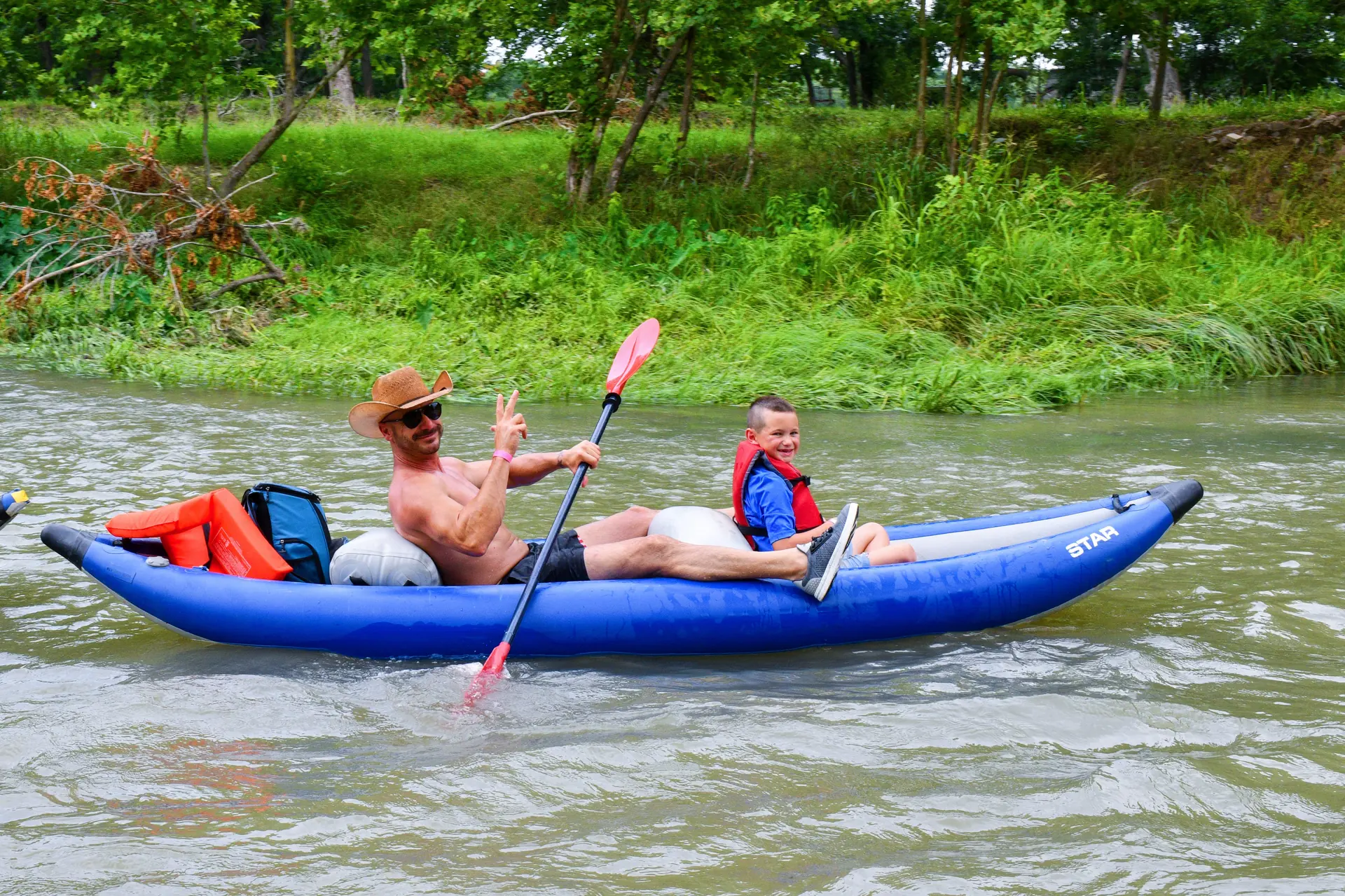 kayak-father-son.webp
