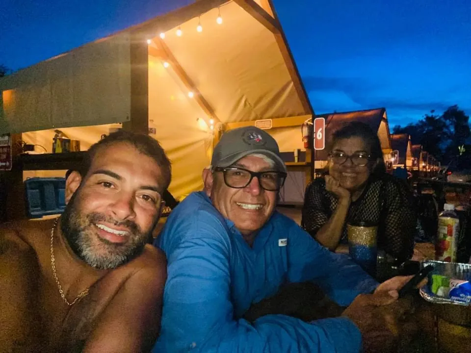 sb-family-glamping-night.webp