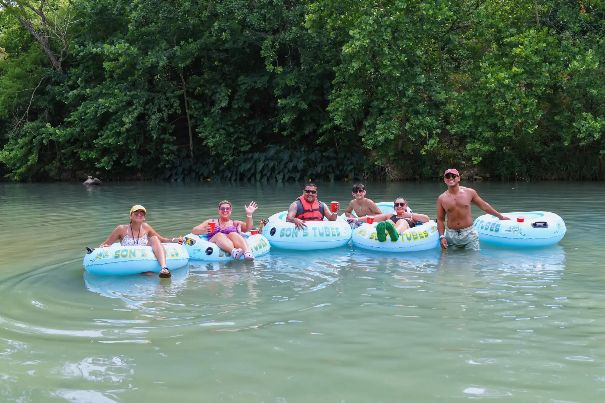 tubing-group-river.webp