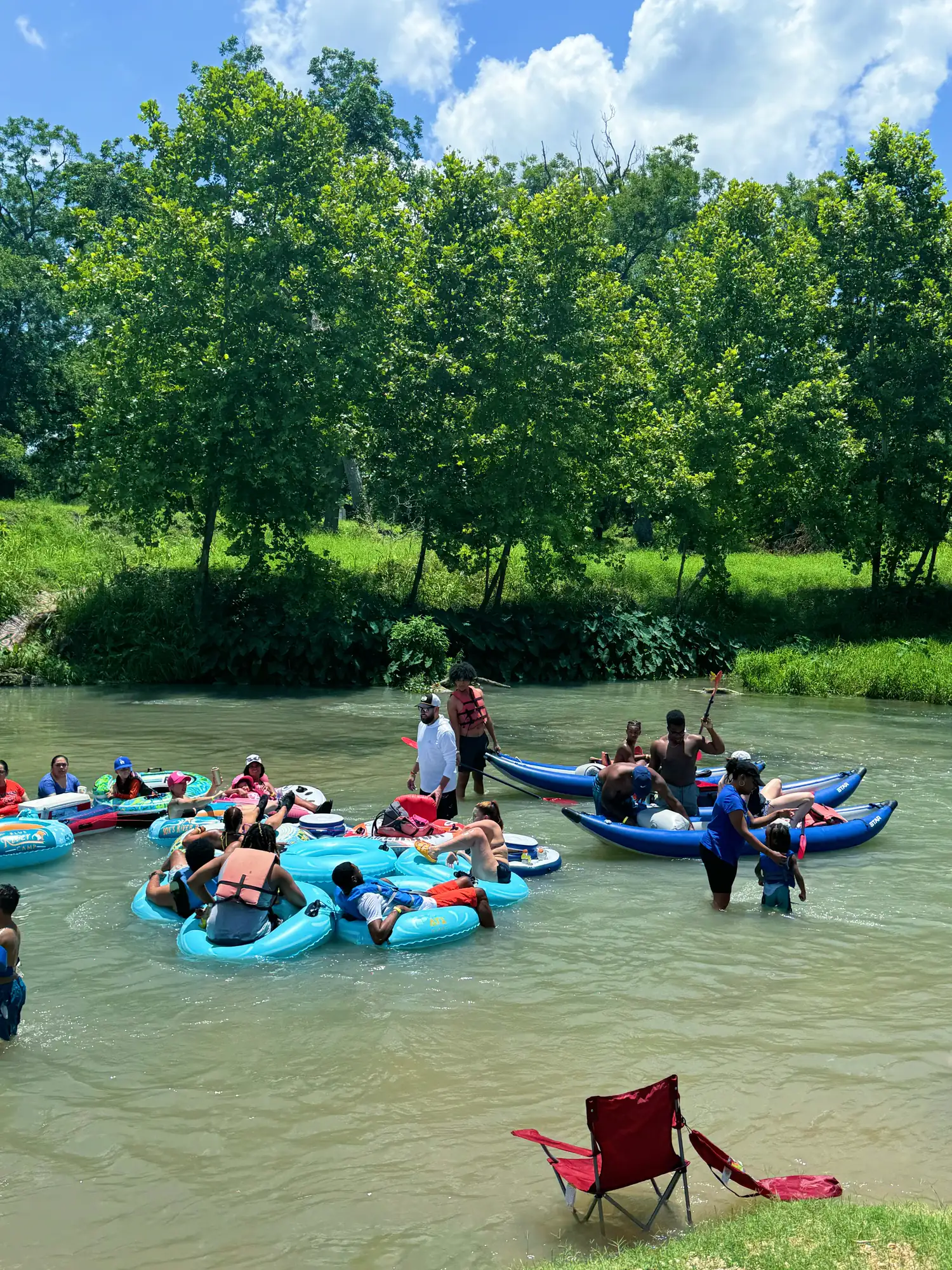 tubing-kayaks-river.webp